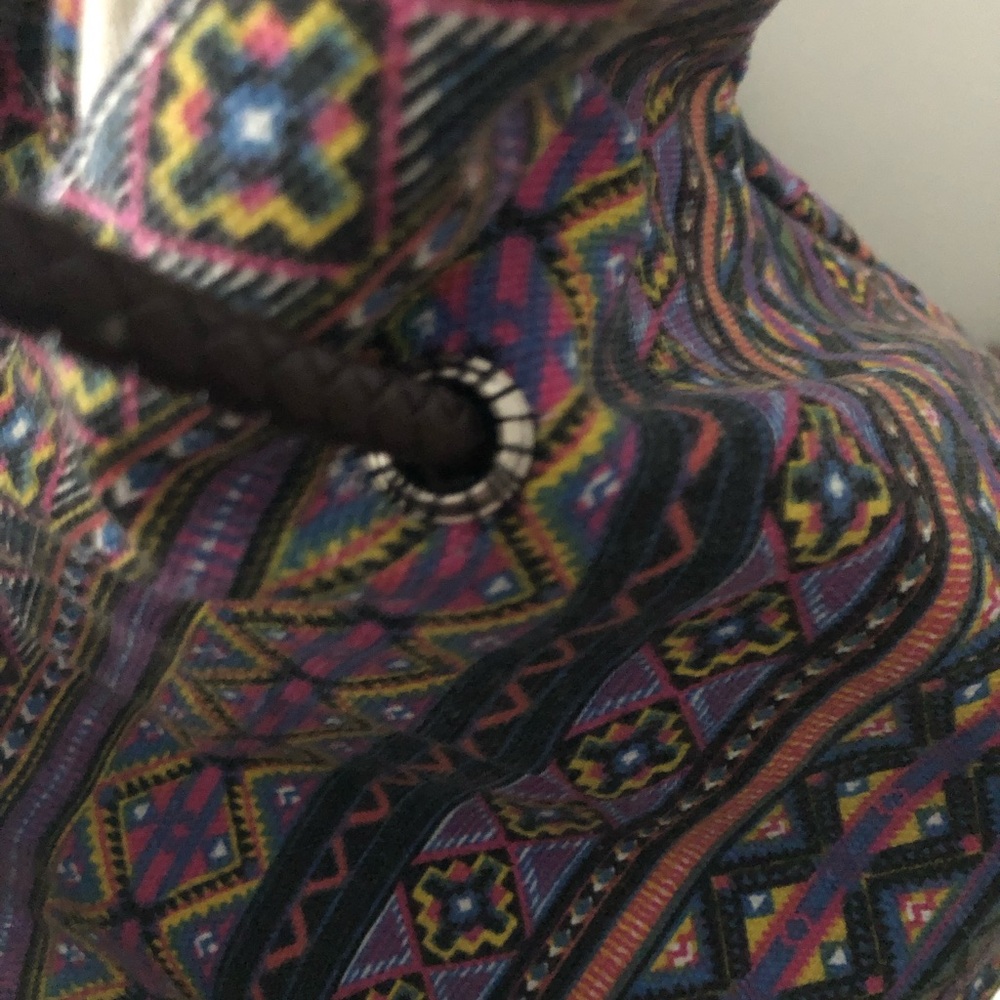 Multicolor Patterned Tote With Zipper - image 7